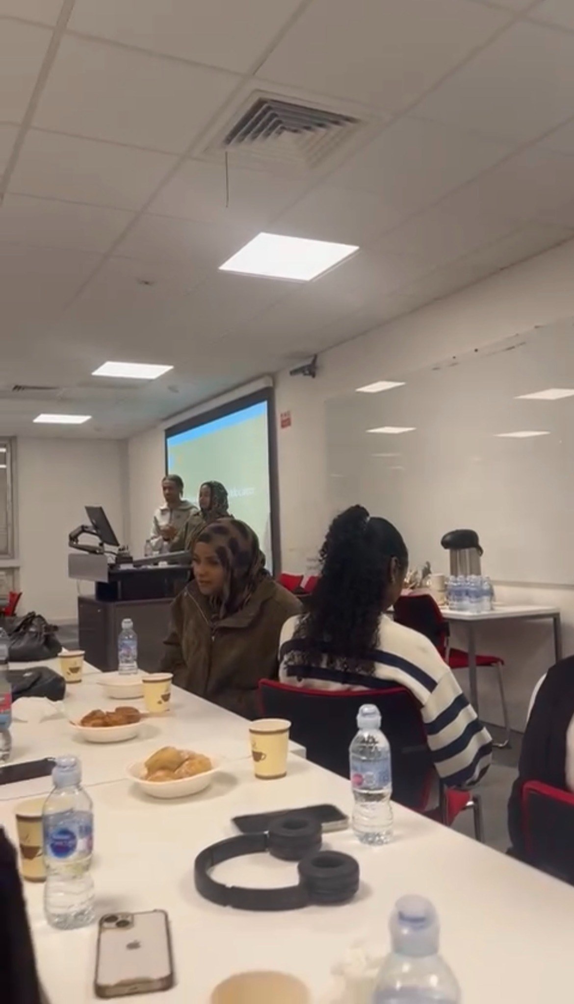 Warwick Sudani Society culture event with tea and legemat